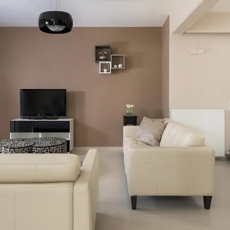 La Maisonette - 4 Bedroom Near The イアリソス